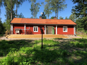 Nedanby | Cottage | Idyllic location | Porch | Grill in Edsbro